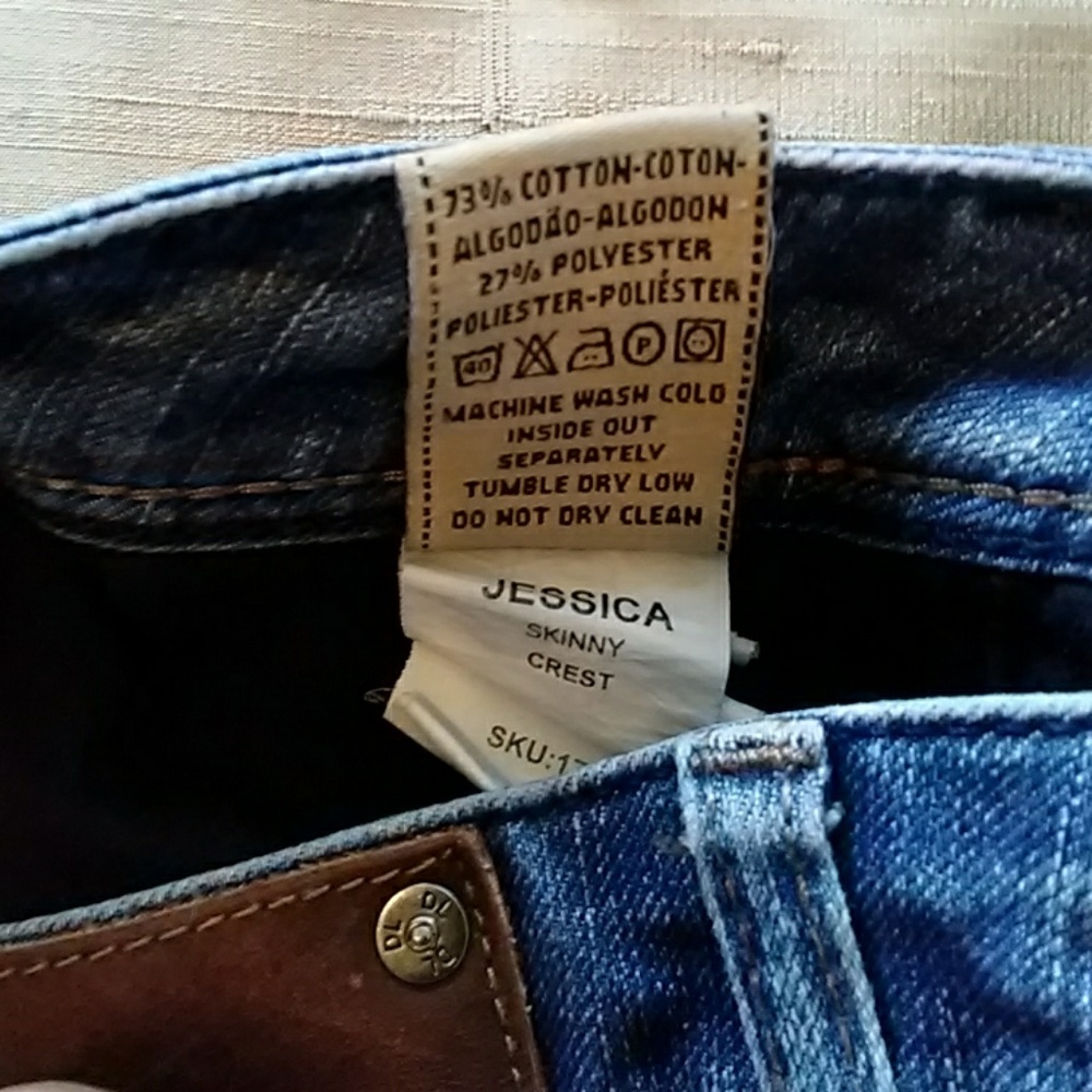 DL1961 Jessica Jeans - Picture 6 of 8